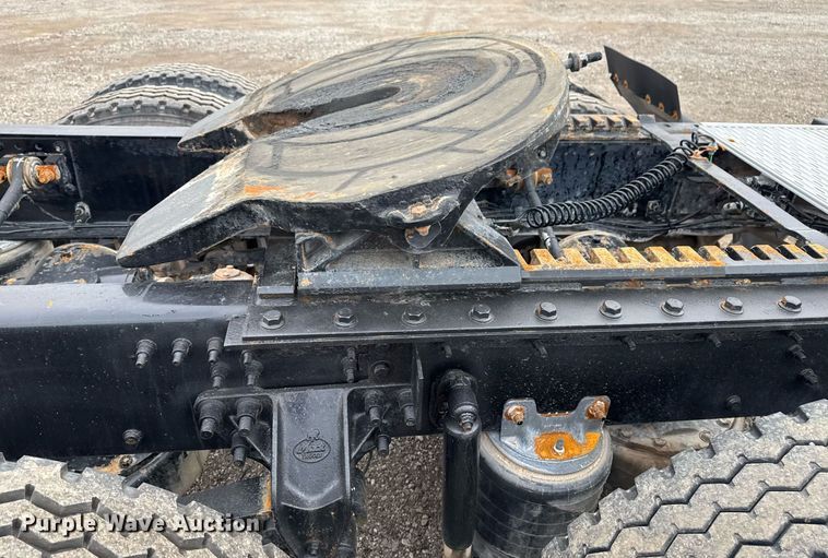 image for item EG2447 2012 Mack CHU613 semi truck