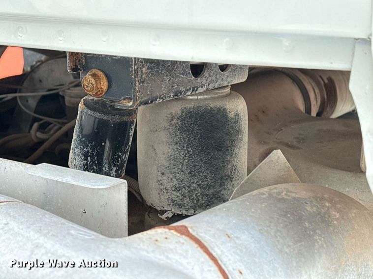 image for item EG2447 2012 Mack CHU613 semi truck