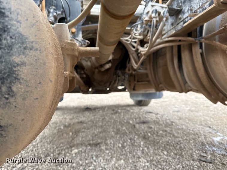 image for item EG2447 2012 Mack CHU613 semi truck