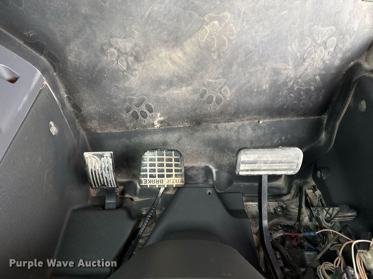 image for item EG2447 2012 Mack CHU613 semi truck