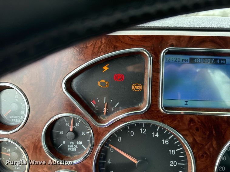 image for item EG2447 2012 Mack CHU613 semi truck