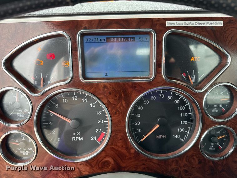 image for item EG2447 2012 Mack CHU613 semi truck