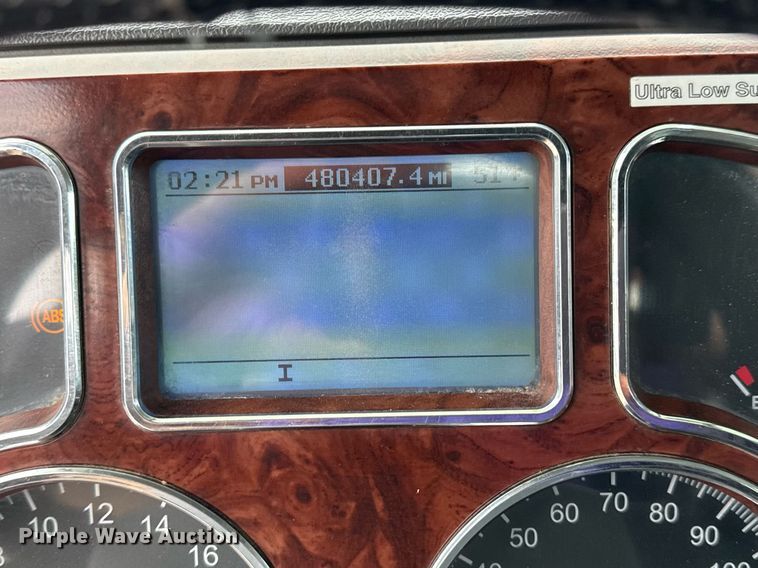 image for item EG2447 2012 Mack CHU613 semi truck