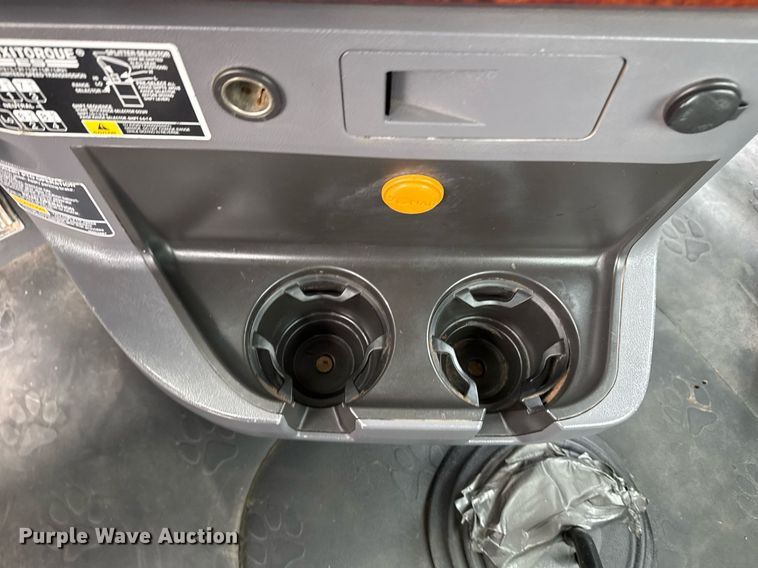 image for item EG2447 2012 Mack CHU613 semi truck