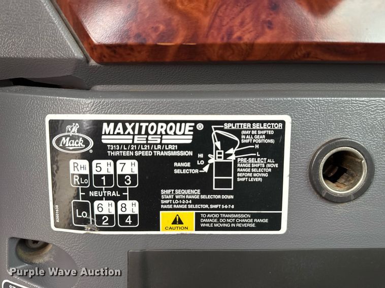 image for item EG2447 2012 Mack CHU613 semi truck