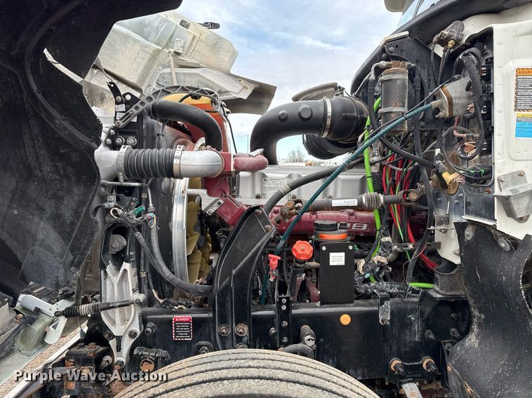 image for item EG2447 2012 Mack CHU613 semi truck