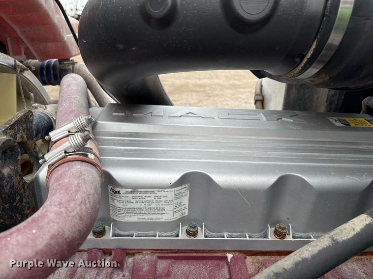 image for item EG2447 2012 Mack CHU613 semi truck