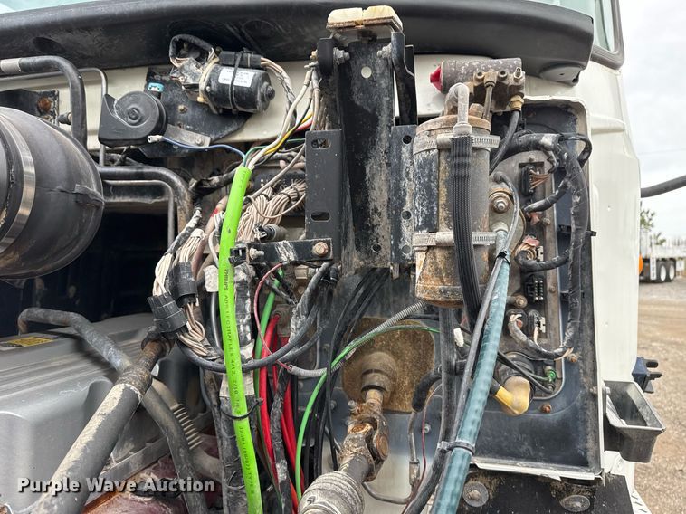 image for item EG2447 2012 Mack CHU613 semi truck