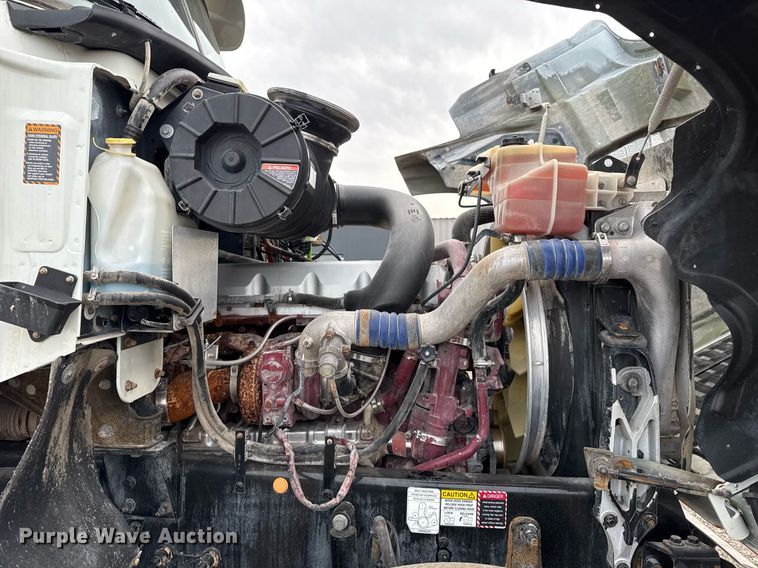 image for item EG2447 2012 Mack CHU613 semi truck