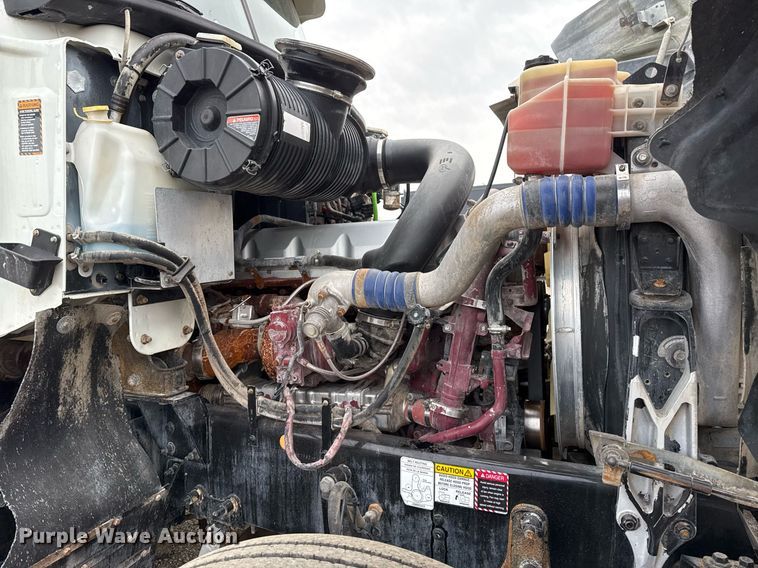 image for item EG2447 2012 Mack CHU613 semi truck