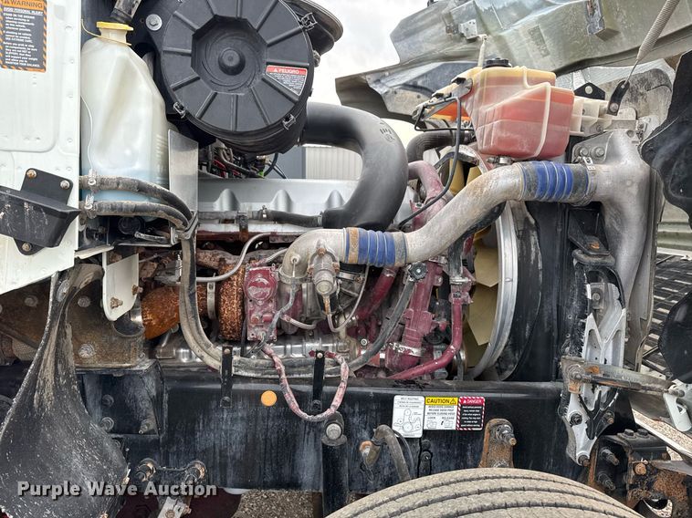 image for item EG2447 2012 Mack CHU613 semi truck