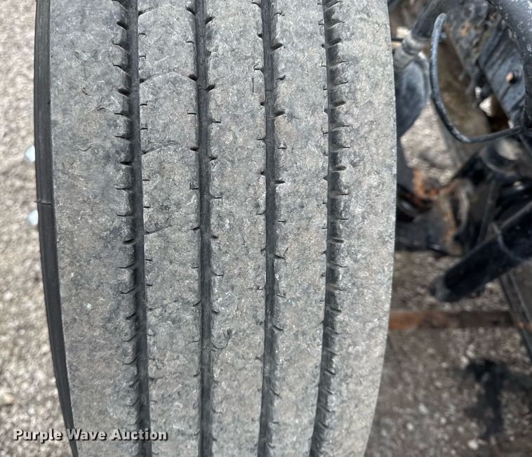 image for item EG2447 2012 Mack CHU613 semi truck