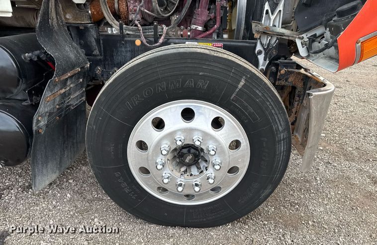 image for item EG2447 2012 Mack CHU613 semi truck