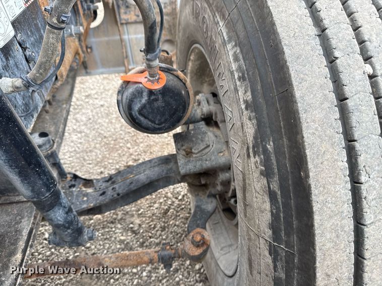 image for item EG2447 2012 Mack CHU613 semi truck