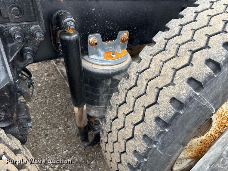 image for item EG2447 2012 Mack CHU613 semi truck