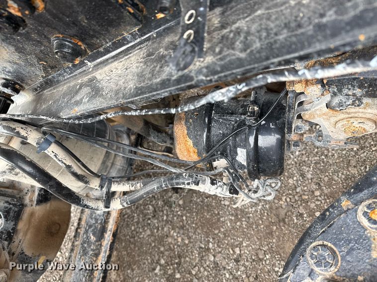 image for item EG2447 2012 Mack CHU613 semi truck