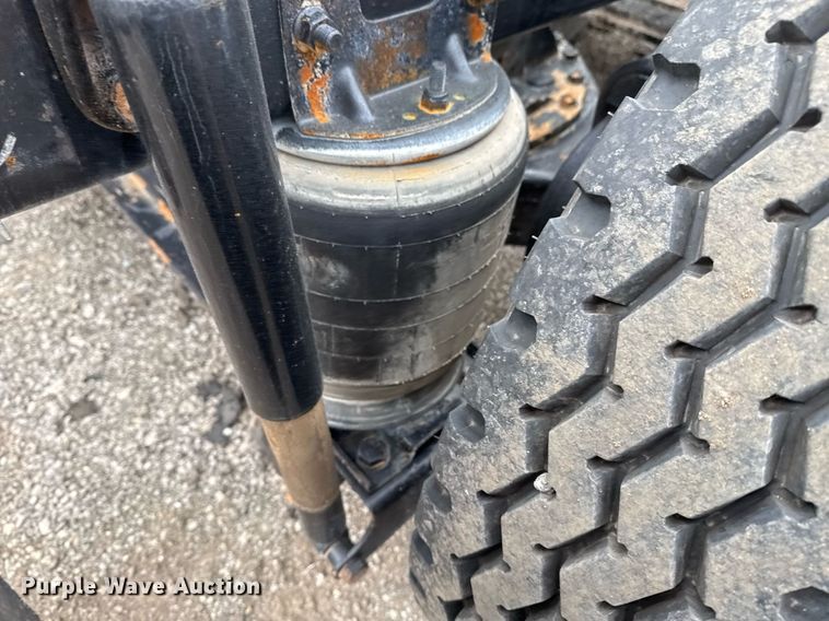 image for item EG2447 2012 Mack CHU613 semi truck