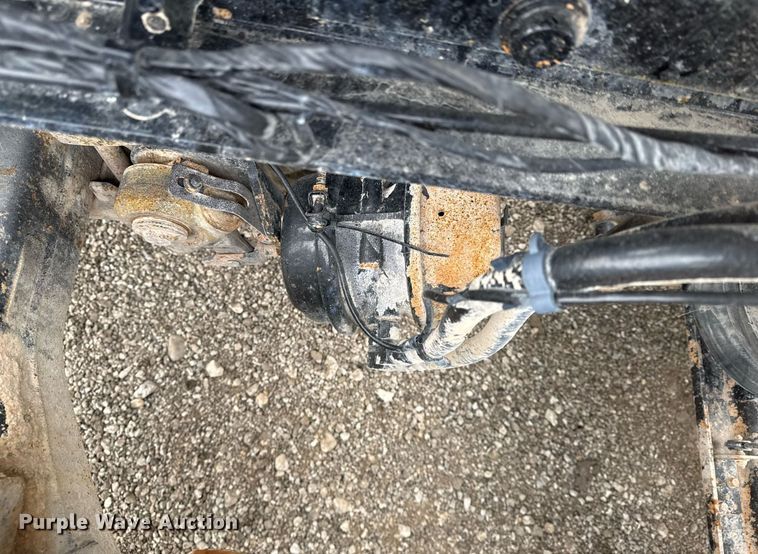 image for item EG2447 2012 Mack CHU613 semi truck