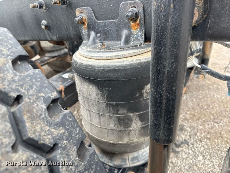 image for item EG2447 2012 Mack CHU613 semi truck