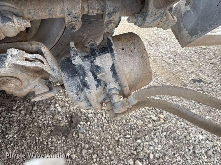 image for item EG2447 2012 Mack CHU613 semi truck