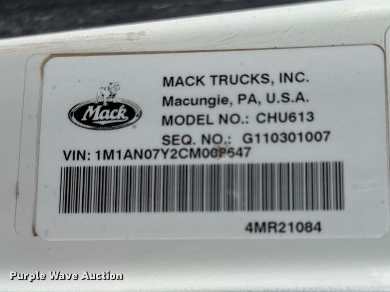 image for item EG2447 2012 Mack CHU613 semi truck