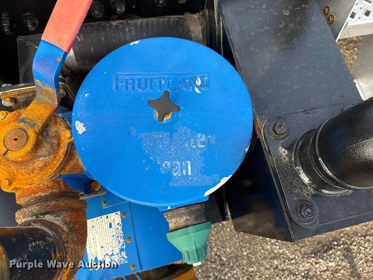 image for item EG2448 2015 Mack CHU613 semi truck