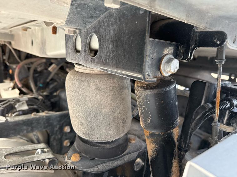 image for item EG2448 2015 Mack CHU613 semi truck