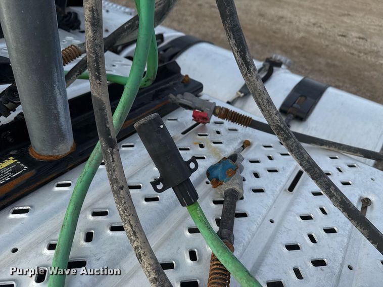 image for item EG2448 2015 Mack CHU613 semi truck