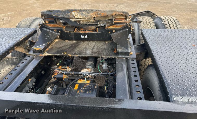 image for item EG2448 2015 Mack CHU613 semi truck