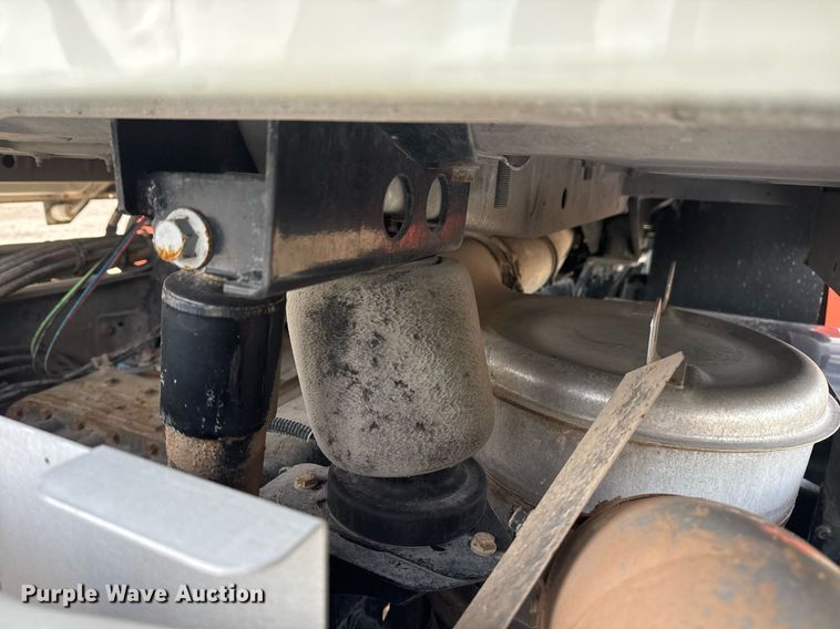 image for item EG2448 2015 Mack CHU613 semi truck