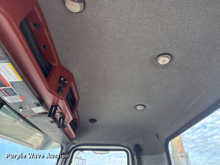 image for item EG2448 2015 Mack CHU613 semi truck