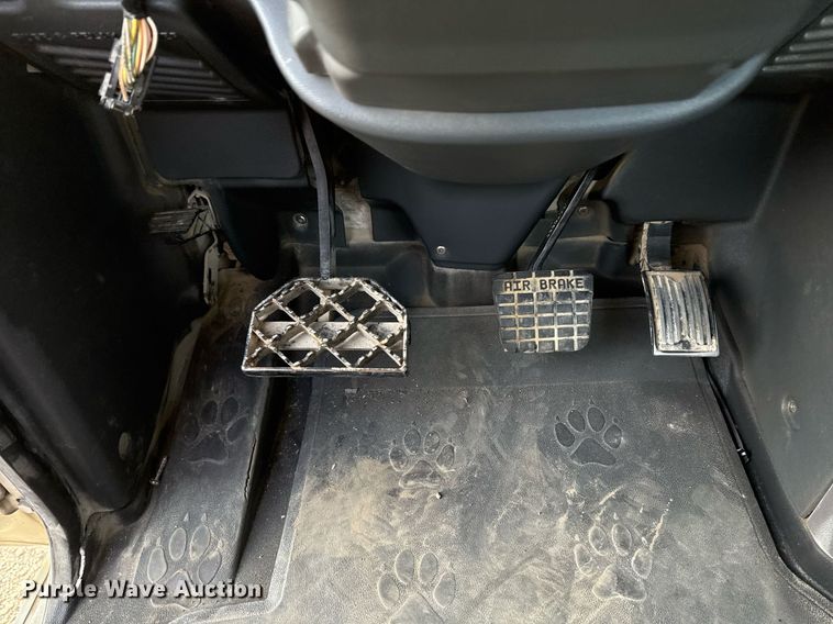 image for item EG2448 2015 Mack CHU613 semi truck