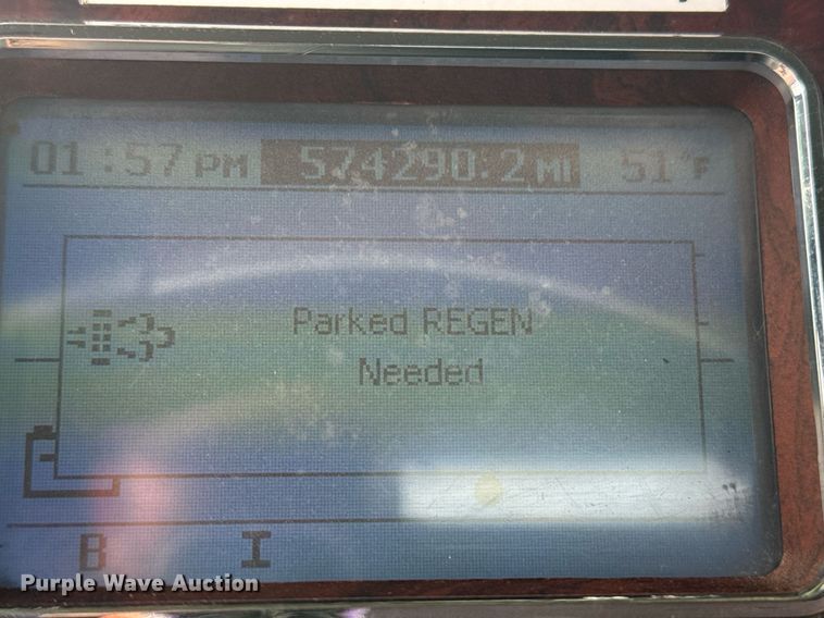 image for item EG2448 2015 Mack CHU613 semi truck