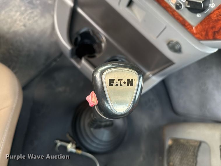 image for item EG2448 2015 Mack CHU613 semi truck