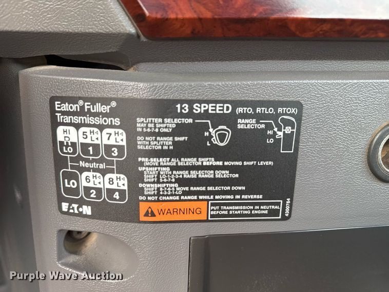 image for item EG2448 2015 Mack CHU613 semi truck