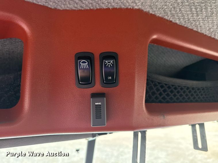 image for item EG2448 2015 Mack CHU613 semi truck