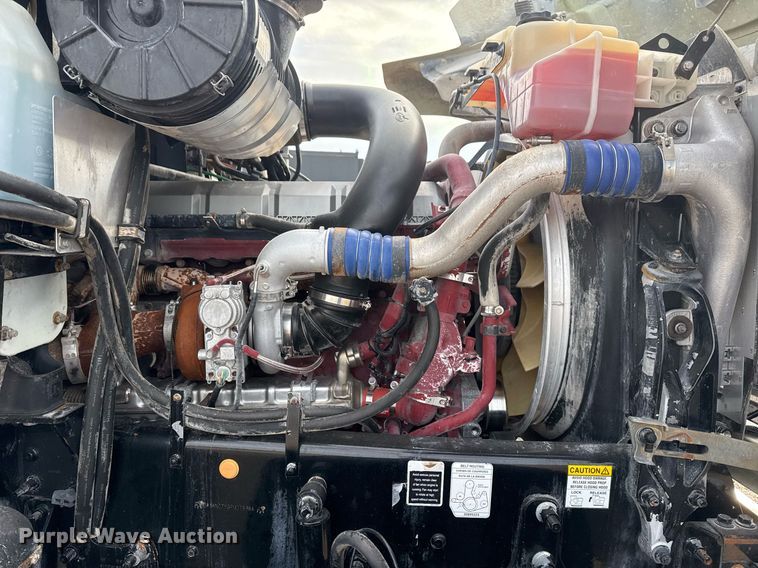 image for item EG2448 2015 Mack CHU613 semi truck