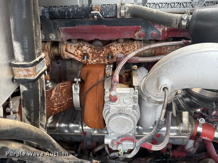 image for item EG2448 2015 Mack CHU613 semi truck