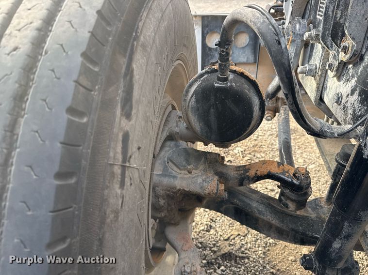 image for item EG2448 2015 Mack CHU613 semi truck