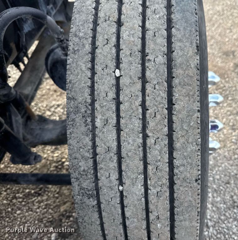 image for item EG2448 2015 Mack CHU613 semi truck