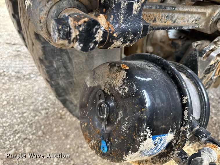 image for item EG2448 2015 Mack CHU613 semi truck