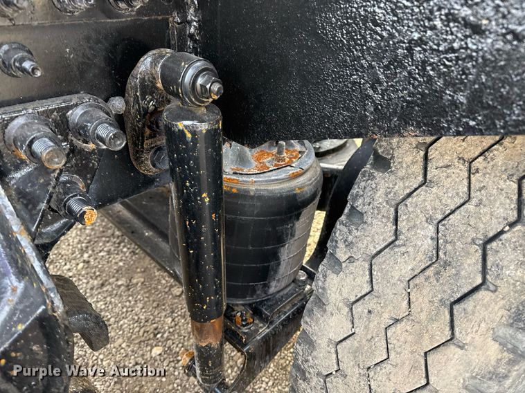 image for item EG2448 2015 Mack CHU613 semi truck