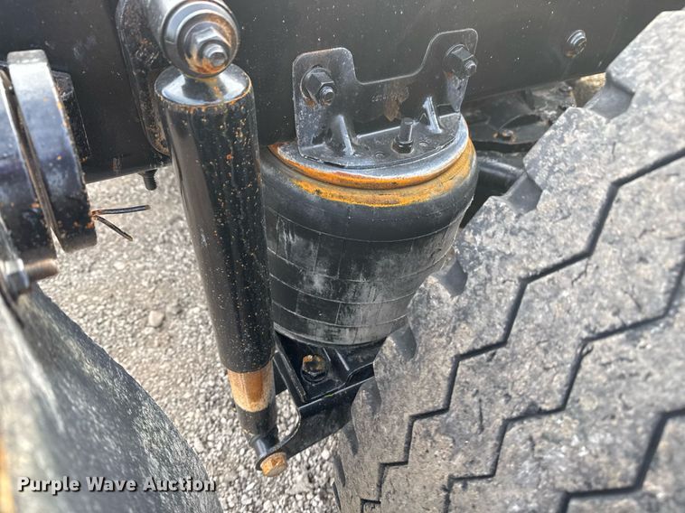 image for item EG2448 2015 Mack CHU613 semi truck