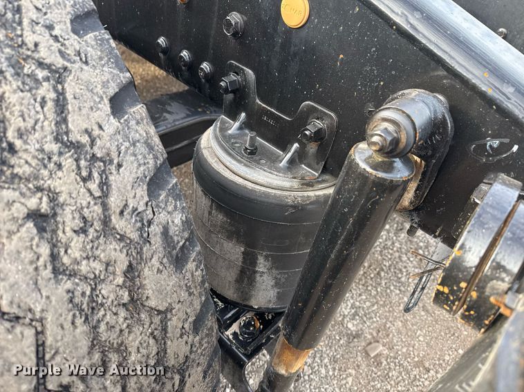 image for item EG2448 2015 Mack CHU613 semi truck