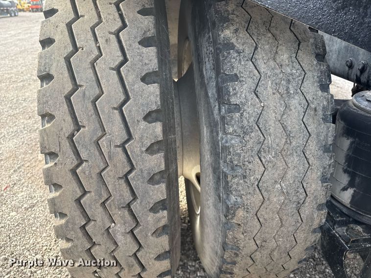 image for item EG2448 2015 Mack CHU613 semi truck