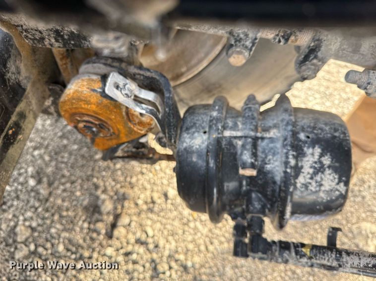 image for item EG2448 2015 Mack CHU613 semi truck