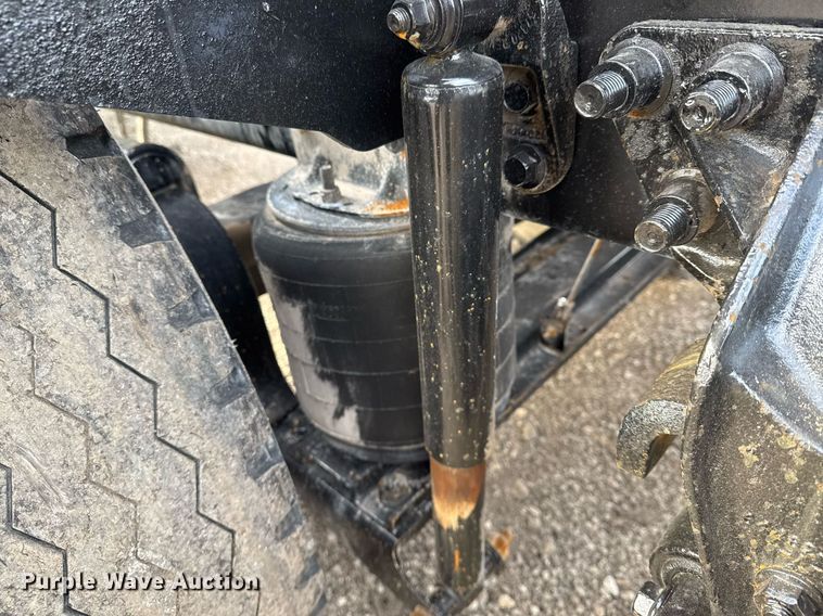 image for item EG2448 2015 Mack CHU613 semi truck