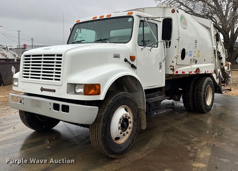 image for item EG7112 2001 International 4700 refuse truck