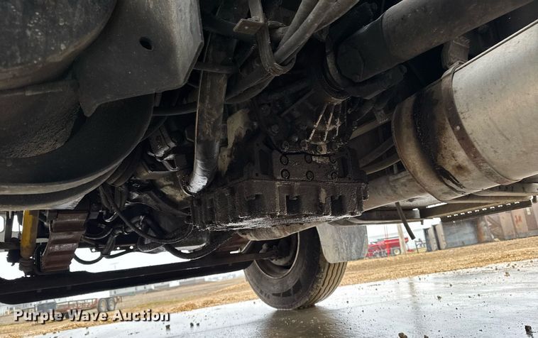 image for item EG7112 2001 International 4700 refuse truck