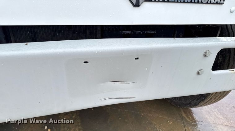 image for item EG7112 2001 International 4700 refuse truck